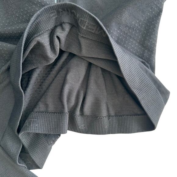 Lululemon Swiftly Tech 1/2 Zip 2.0 *Cool Size 4 Black Graphite Grey Crop Top - Picture 4 of 6